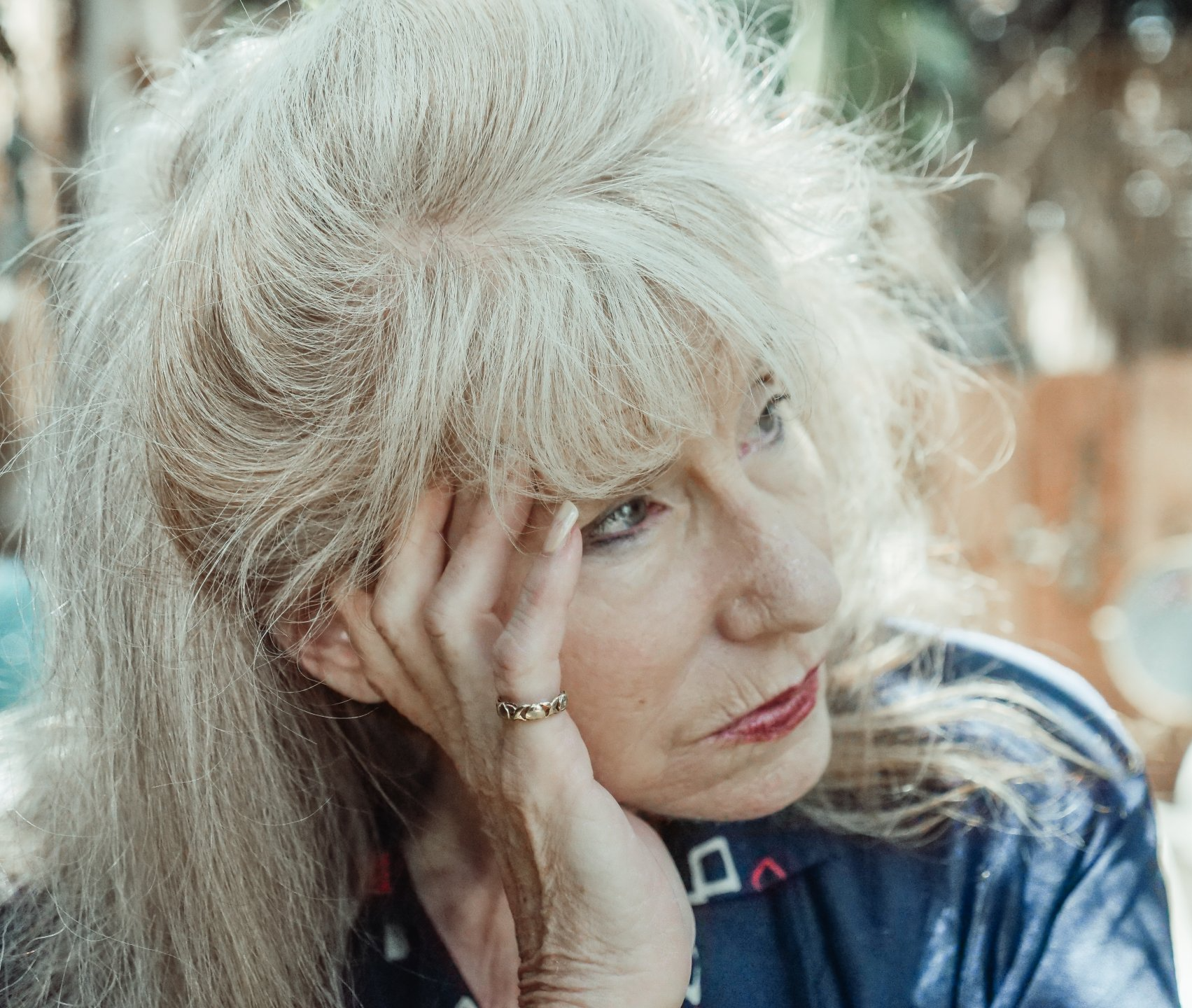 Picture of the back of a woman